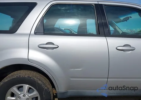 2010 Mazda Tribute I Sport z USA, uszkodzony, nr VIN 4F2CY0C77AKM03879